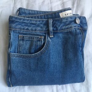 Pacsun Mom Jeans size 26 high/mid waisted.